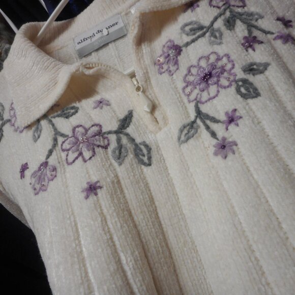 ALFRED DUNNER  women's top, sweater, purple and off white in color, sz PS - Picture 10 of 12